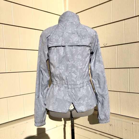 Lululemon RUN TRAVEL TO TRACK JACKET Fossil Grey - Picture 4 of 8